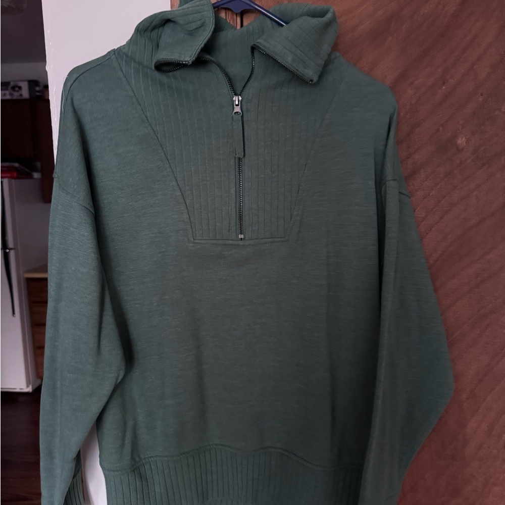 Maurice’s Size Medium Quarter Zip